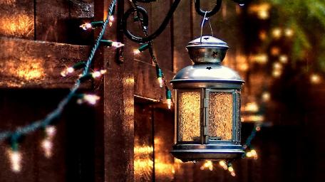 Warm Glow of Christmas Lanterns wallpaper