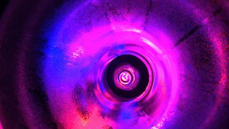 Vibrant Ultraviolet Swirls in Purple Shades wallpaper