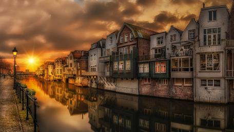 Steenenhoek Canal in Gorinchem, Netherland wallpaper