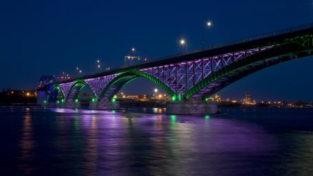Peace Bridge over Niagara River by night wallpaper