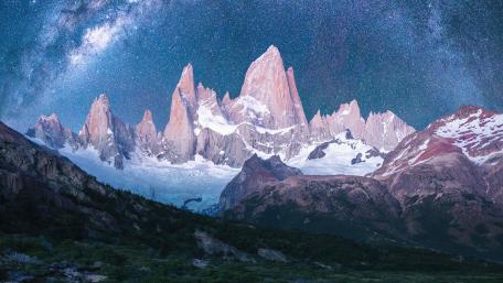 Fitz Roy under the Milky Way wallpaper