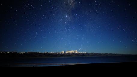 A beautiful starry night sky wallpaper