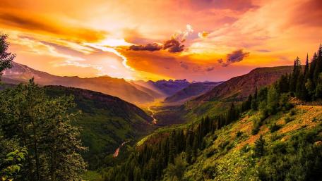 Majestic Sunset Over Mountain Valley wallpaper