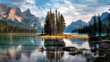 Spirit Island, Jasper National Park Of Canada wallpaper
