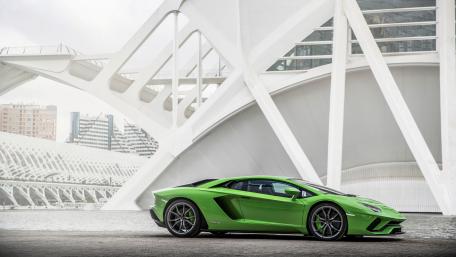2018 Lamborghini Aventador S side view wallpaper