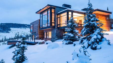 Winter Wonderland Cottage in Snowy Landscape wallpaper