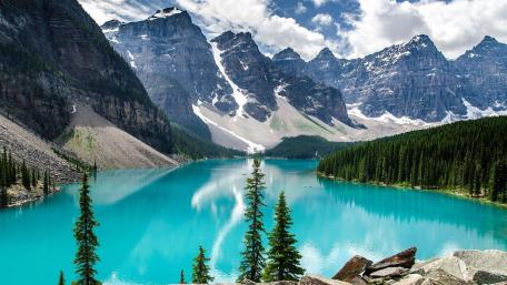 Moraine Lake in the Valley of the Ten Peaks wallpaper