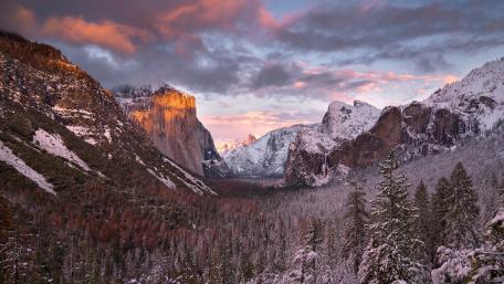Yosemite Valley Tunnel View in wintertime wallpaper