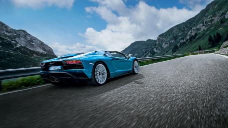 2018 Lamborghini Aventador S roadster rear view wallpaper