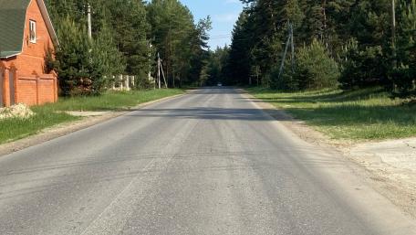 Serene Road Through Lush Greenery wallpaper