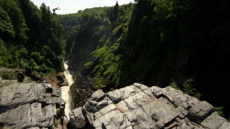 Majestic Canyon View Amidst Nature's Splendor wallpaper