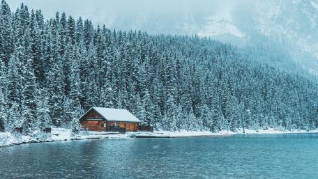 Log cabin at Lake Louise wallpaper