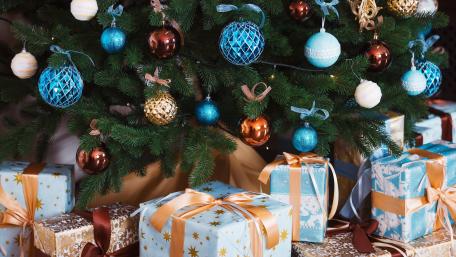 Christmas Tree Delights with Gifts Galore wallpaper
