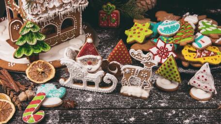 Festive Gingerbread Cookies Delight wallpaper