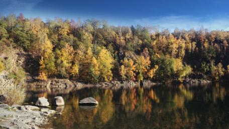 Flooded quarry wallpaper