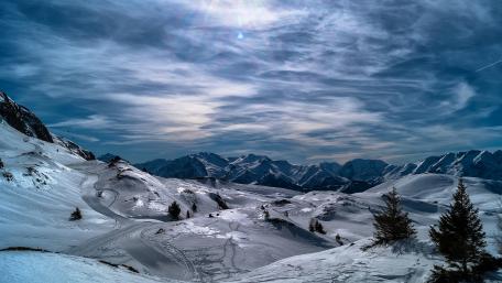 Majestic Winter Mountain Landscape wallpaper