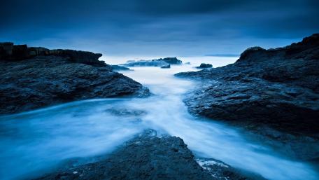 Serenity at Dusk by the Shore wallpaper