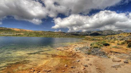 Serene Reflections on a Tranquil Lake Nature Scene wallpaper