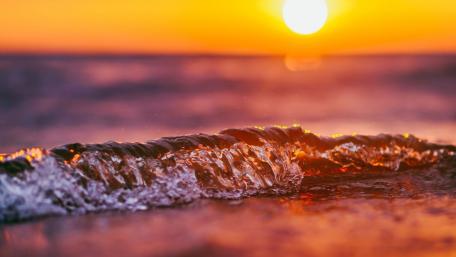 Sunset Serenade Over Rolling Waves wallpaper