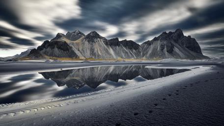 Vestrahorn Mountains reflection wallpaper