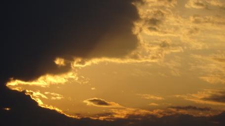 Golden Horizon at Dusk wallpaper