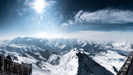 Majestic Winter Mountain Panorama wallpaper