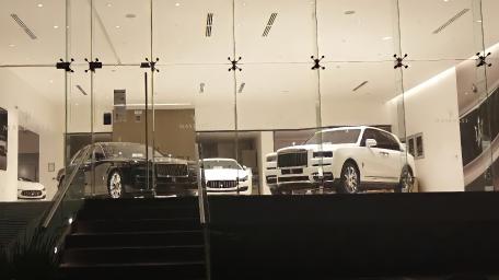 Luxurious Rolls-Royce Showcase in Modern Gallery wallpaper