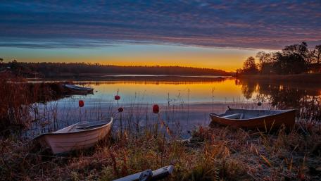 Serene Dusk by the Lake with Boats wallpaper