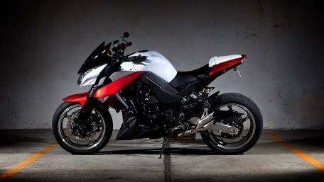 Kawasaki Z1000 in Sleek Design wallpaper