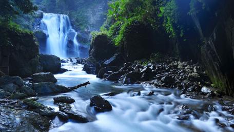 Flowing water wallpaper