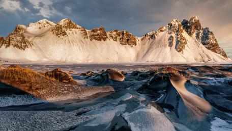Horny mountains (Iceland) wallpaper