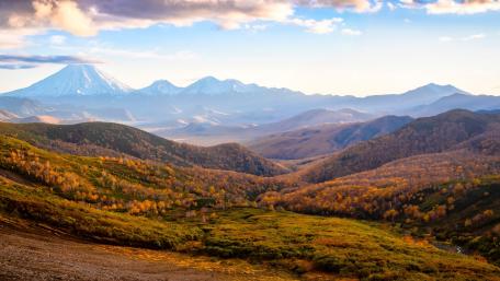 Majestic Highland Mountains at Dawn wallpaper