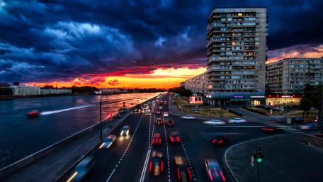 Dusk Descends on Bustling Cityscape wallpaper