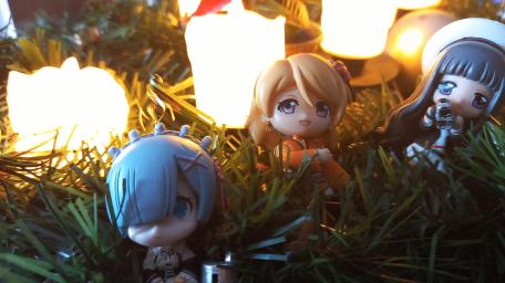Charming Anime Figures in Warm Light wallpaper