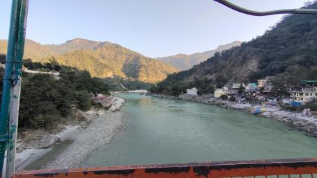 Serene River View in Hill City Landscape wallpaper