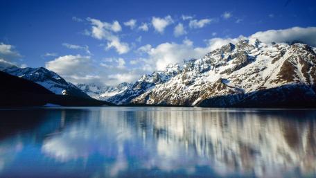 Majestic Winter Mountain Reflection Wallpaper wallpaper