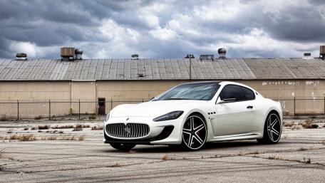 Sleek Maserati GranTurismo in Urban Decay wallpaper