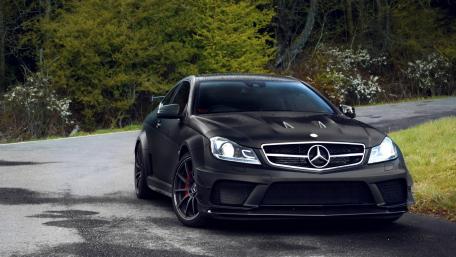 Sleek Black Mercedes-Benz Sports Car Wallpaper wallpaper