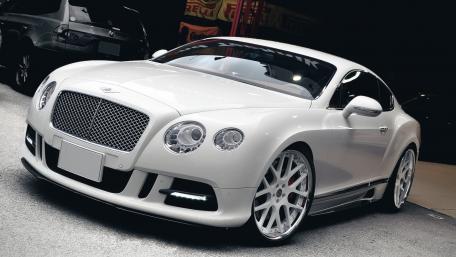 Sleek Elegance of the Bentley Continental GT wallpaper