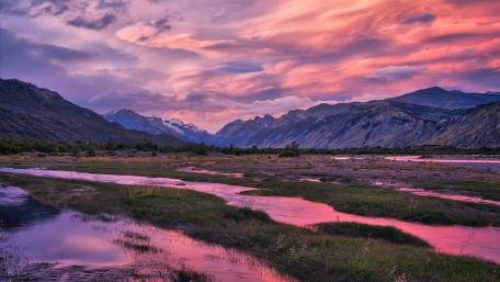 Majestic Highland Valley at Sunset wallpaper