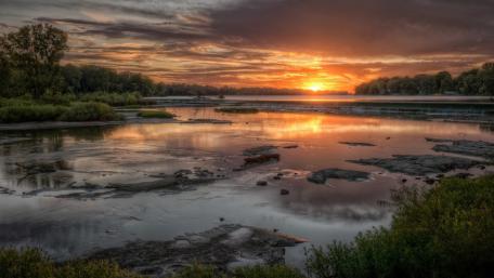 Tranquil Sunset Over the Reservoir wallpaper