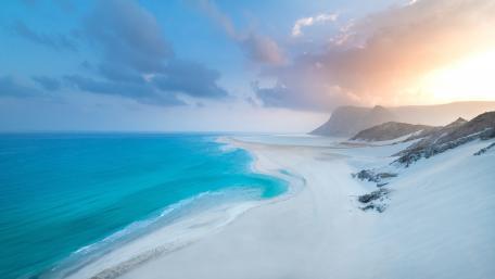 Sunrise above Detwah lagoon on the Socotra island wallpaper