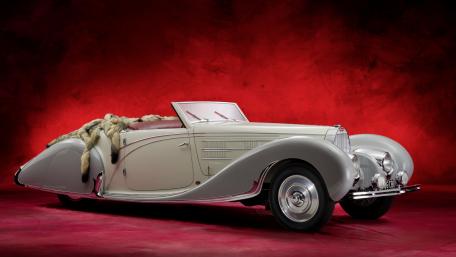 Elegant Vintage Bugatti Type 57 Wallpaper wallpaper