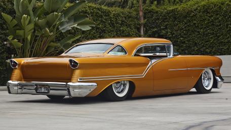 Retro Elegance of the Oldsmobile 88 wallpaper