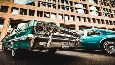 Classic Elegance on Wheels wallpaper