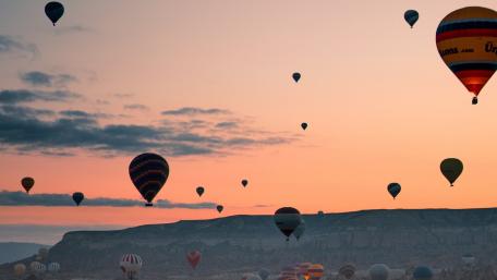 Majestic Hot Air Balloon Adventure wallpaper