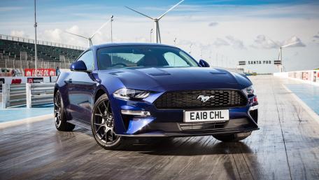 Sleek Ford Mustang on the Track in Stunning 4K Resolution wallpaper
