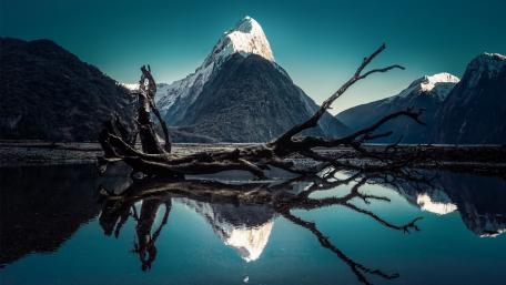 Mitre Peak, Fiordland National Park, New Zealand wallpaper