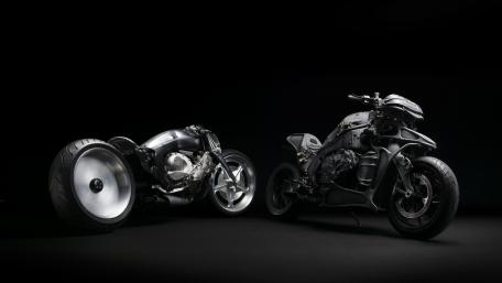 Sleek Monochrome Motorcycle Showcase wallpaper