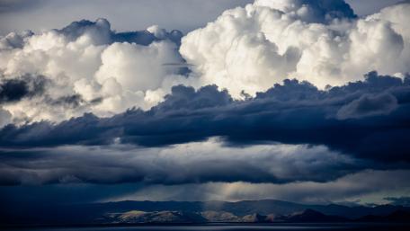 Majestic Clouds Over Mountains wallpaper